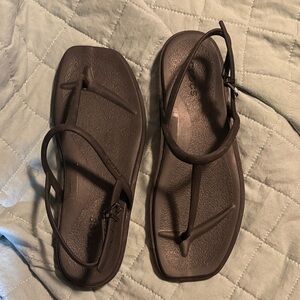 CROC Black strappy Sandals